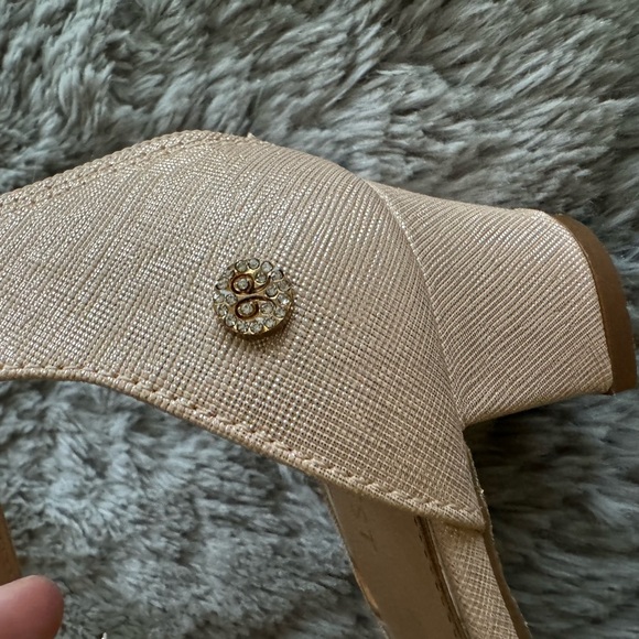 Girls Nine West champagne dress shoes size 4, excellent condition. Worn once. - Picture 5 of 13